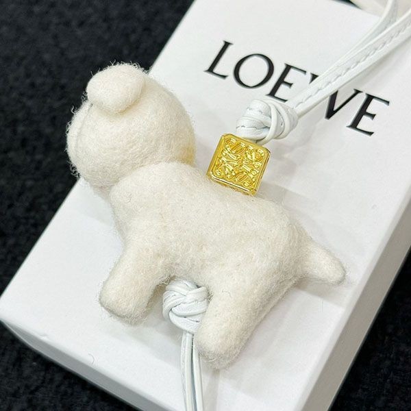 定番 ロエベ カーフスキン バッグチャーム 偽物 lob07081